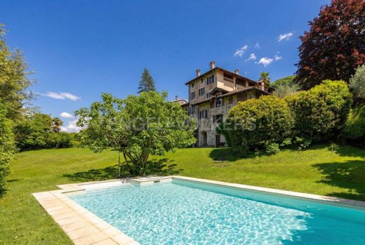 Villa in Porto Valtravaglia, Provincia di Varese
