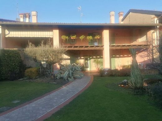 Villa a Rovato, Brescia