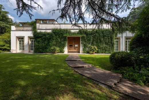 Villa in Gallarate, Provincia di Varese