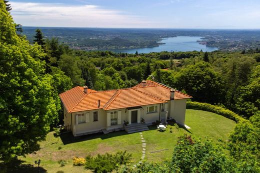 Villa Nebbiuno, Novara ilçesinde