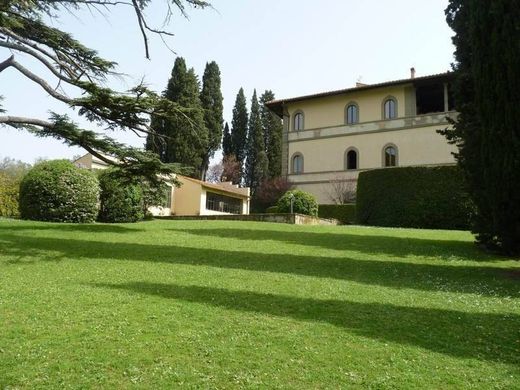 Apartment / Etagenwohnung in Fiesole, Florenz