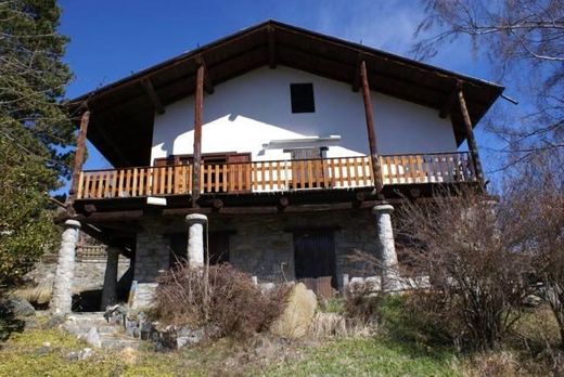 Villa in Challand-Saint-Anselme, Valle d'Aosta