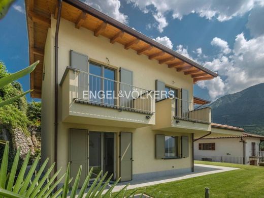 Villa in Carlazzo, Provincia di Como