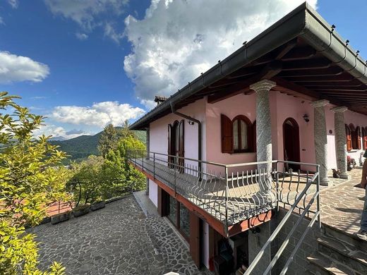 Villa in Lanzo d'Intelvi, Provincia di Como