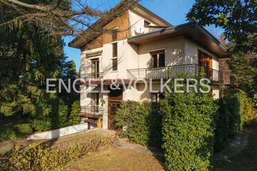 别墅  Cairate, 瓦雷泽省