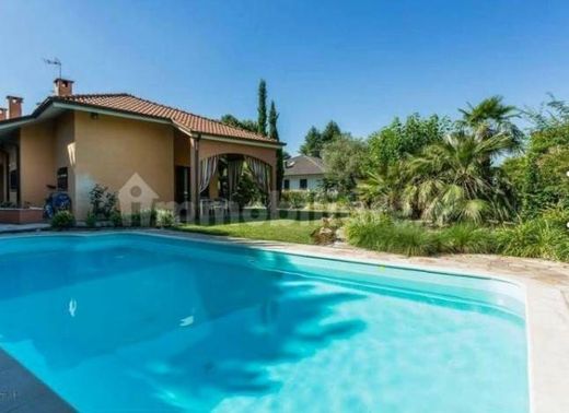Villa in Camparada, Provincia di Monza e della Brianza
