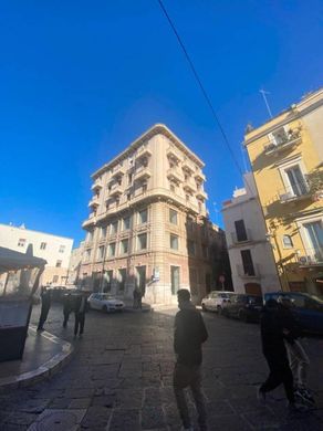 아파트 / Bari, Puglia