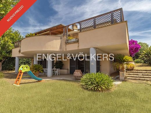 Villa in Ladispoli, Rome