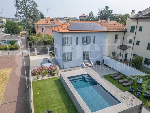 Villa in Monza, Province of Monza and Brianza