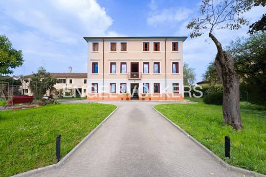 Villa a Oderzo, Treviso