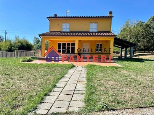 Villa in Castelfranco di Sotto, Province of Pisa