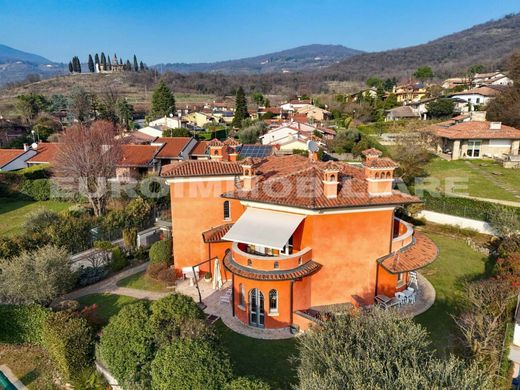 Villa in Cellatica, Provincia di Brescia