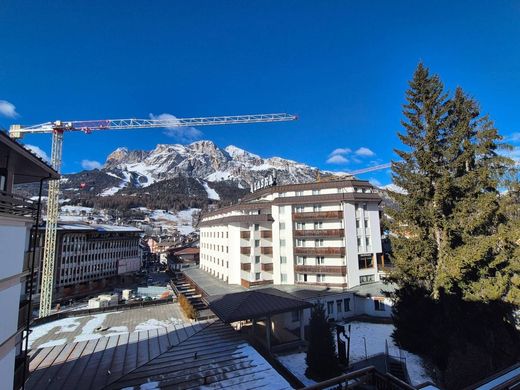 Apartment / Etagenwohnung in Cortina d’Ampezzo, Provincia di Belluno