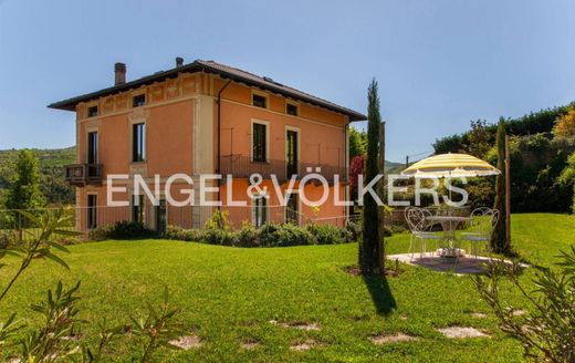 Villa Cortemilia, Cuneo ilçesinde