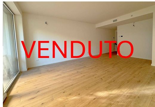 Apartment / Etagenwohnung in Monza, Provincia di Monza e della Brianza
