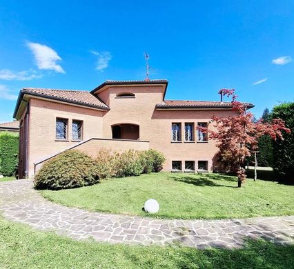 Villa in Bernareggio, Provincia di Monza e della Brianza