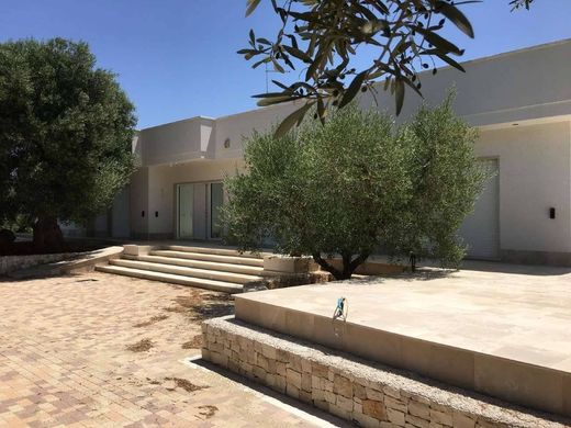 Villa a Carovigno, Brindisi