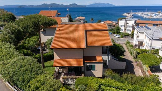 Villa - Piombino, Provincia di Livorno