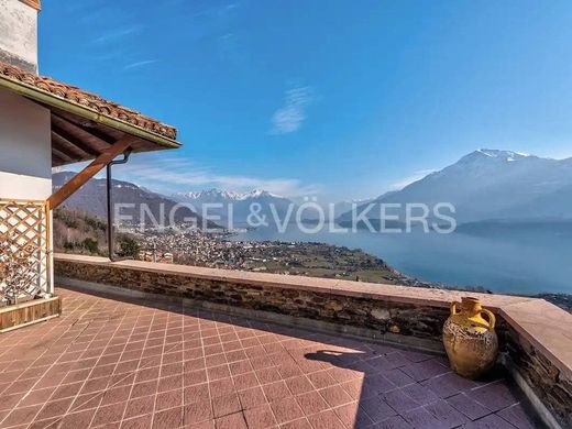 Villa in Dongo, Provincia di Como