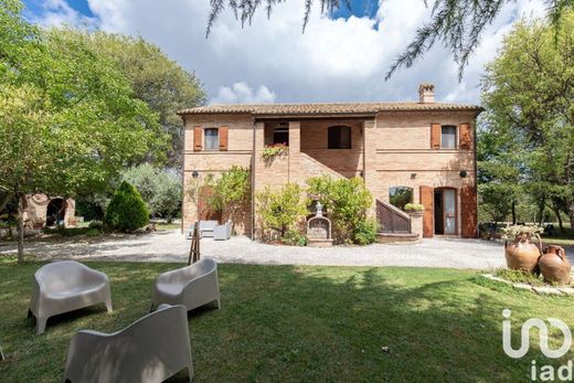 Villa San Pietro di Recanati, Macerata ilçesinde