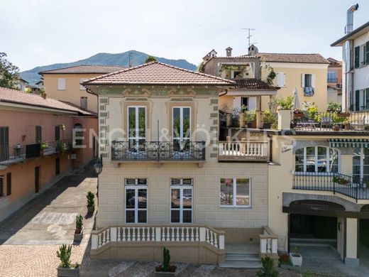 Villa in Porto Valtravaglia, Provincia di Varese