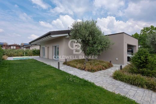Lonato, Provincia di Bresciaのヴィラ