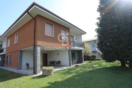 Villa in Castiglione delle Stiviere, Province of Mantua