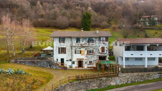 Köy evi Sale Marasino, Brescia ilçesinde