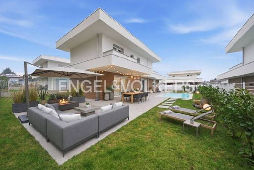 Villa Fenegrò, Como ilçesinde