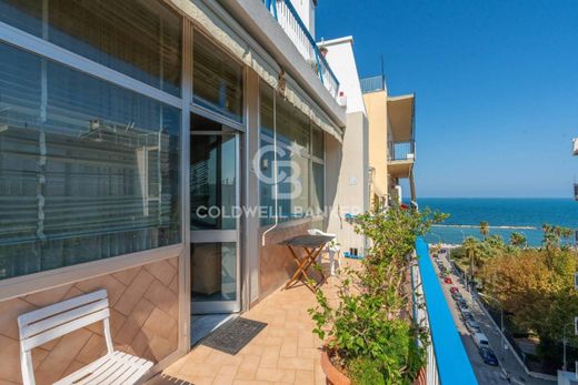 Apartment / Etagenwohnung in Bari, Apulien