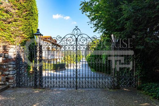 Casa de lujo en Villa Guardia, Provincia di Como