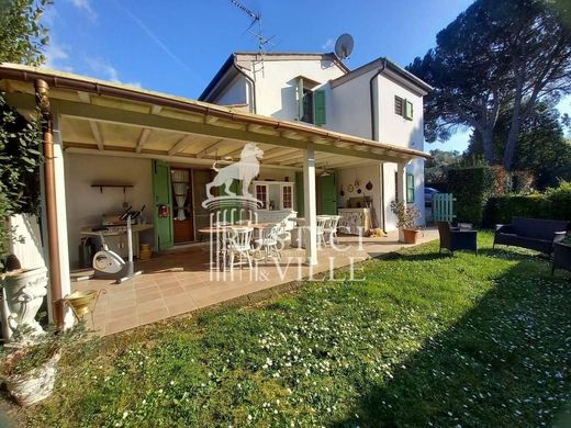 Country House in Crespina Lorenzana, Pisa