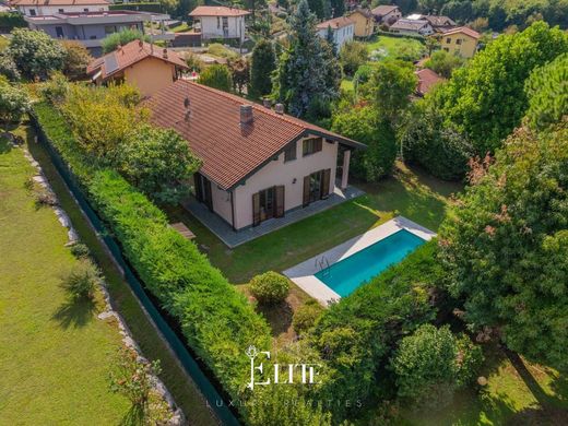 Villa in Vergiate, Provincia di Varese