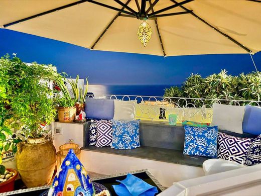 Apartment in Capri, Naples