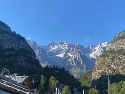 Courmayeur, Valle d'Aostaのヴィラ