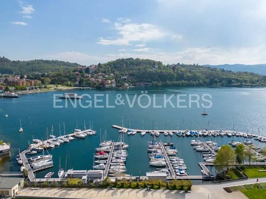 Appartement à Laveno-Mombello, Varèse