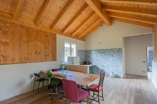 منزل ريفي ﻓﻲ Gattico, Provincia di Novara