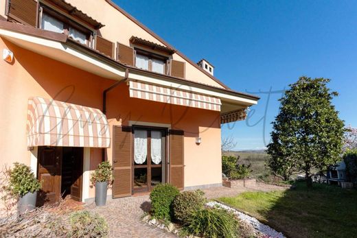 Villa in Castagnito, Provincia di Cuneo