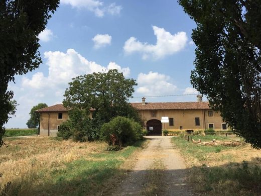 Country House in Inveruno, Milan