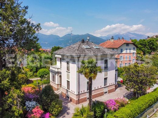 Villa en Luino, Provincia di Varese