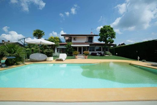 Villa à Molteno, Provincia di Lecco