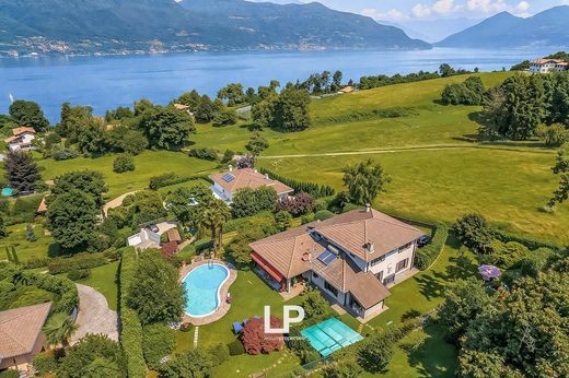 Villa in Porto Valtravaglia, Provincia di Varese