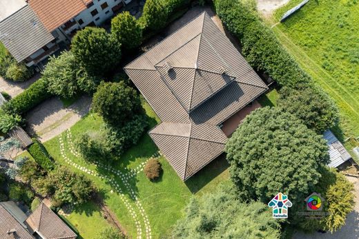 别墅  Carugo, 科莫省