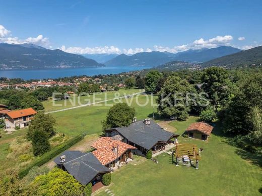 Villa in Castelveccana, Provincia di Varese