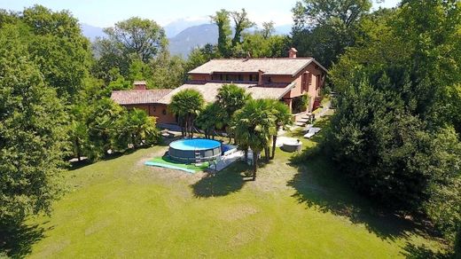 ﻓﻴﻼ ﻓﻲ Cesana Brianza, Provincia di Lecco