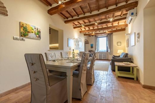Apartment / Etagenwohnung in Cetona, Provincia di Siena