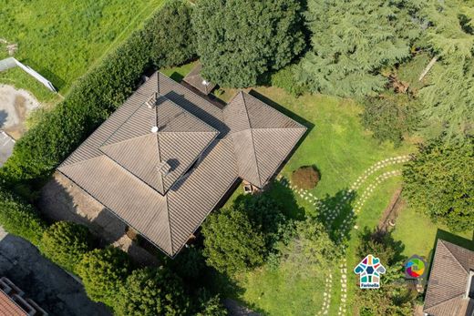 Willa w Carugo, Provincia di Como