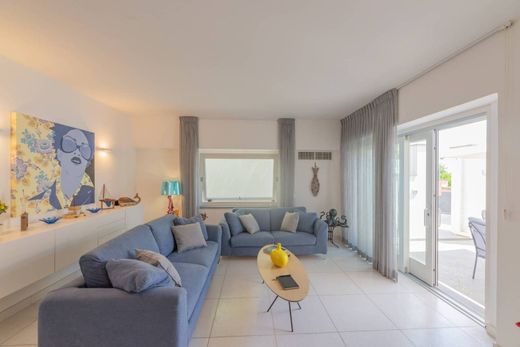 Apartment in Capri, Naples