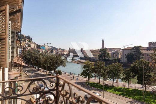 Apartment / Etagenwohnung in Verona, Provincia di Verona