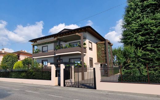 Piso / Apartamento en Albiate, Provincia di Monza e della Brianza